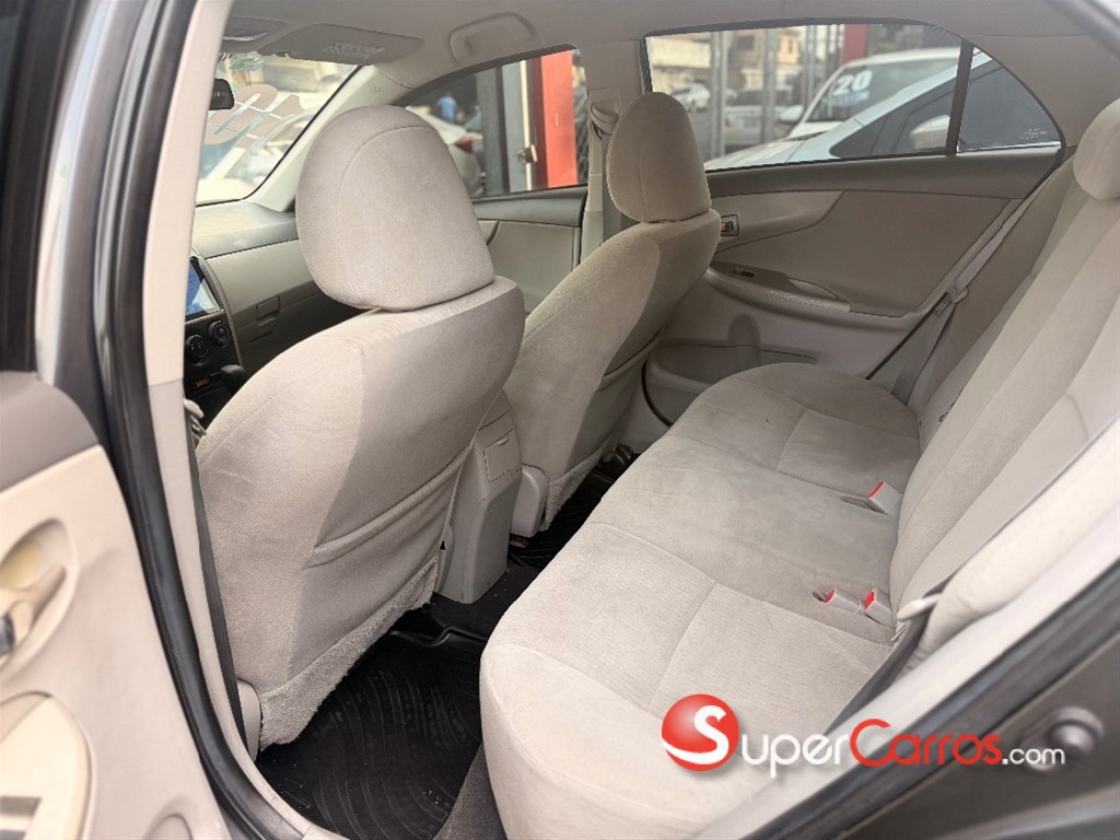 2010 Toyota Corolla LE — foto 6 / 8