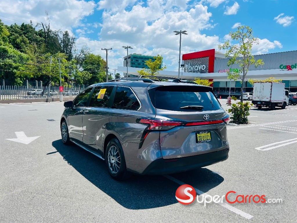 2021 Toyota Sienna XLE — foto 4 / 12