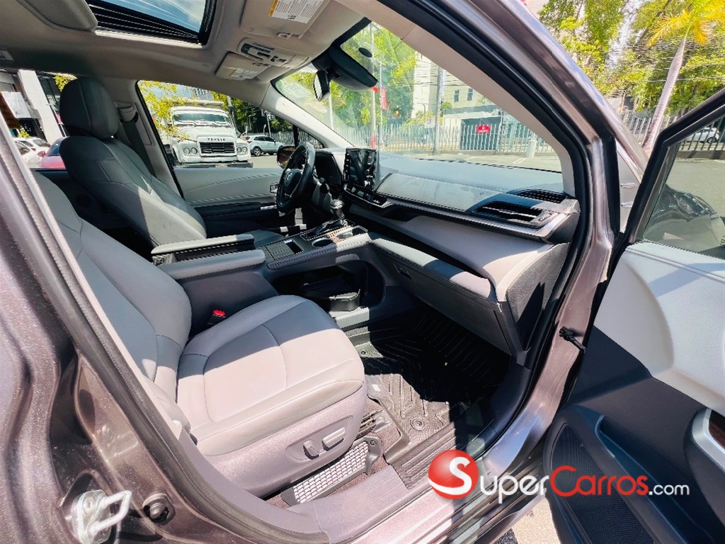 2021 Toyota Sienna XLE — foto 6 / 12