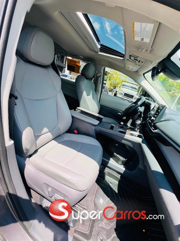 2021 Toyota Sienna XLE — foto 7 / 12