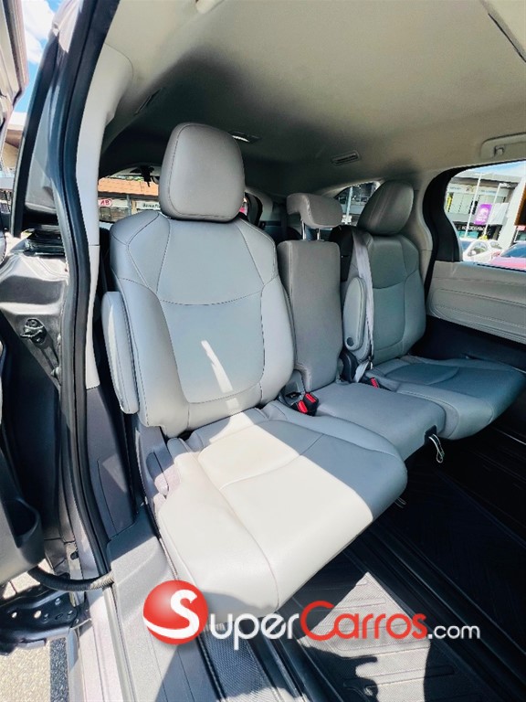 2021 Toyota Sienna XLE — foto 8 / 12