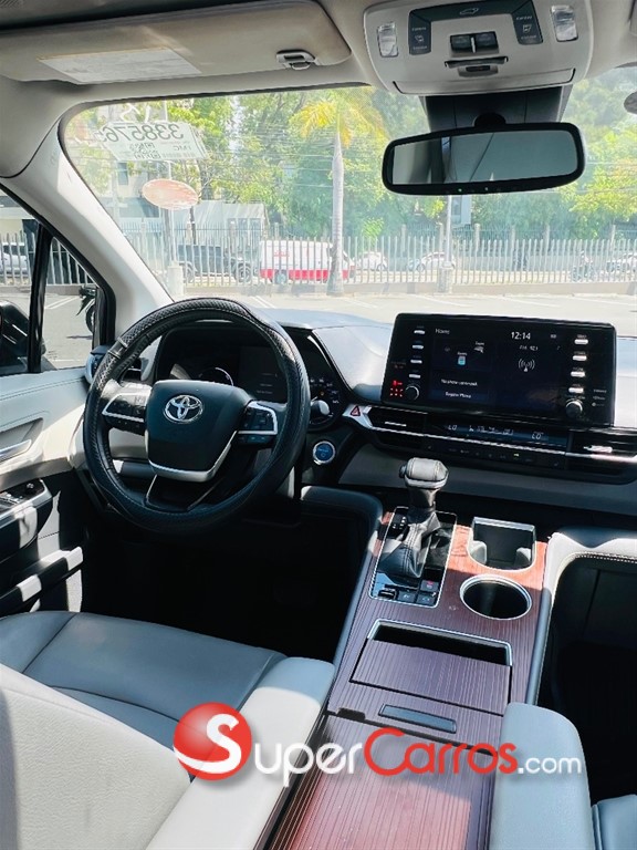 2021 Toyota Sienna XLE — foto 9 / 12
