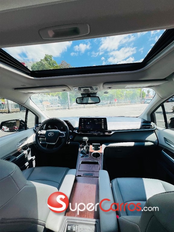 2021 Toyota Sienna XLE — foto 10 / 12