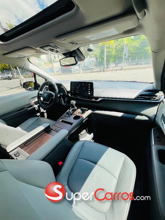2021 Toyota Sienna XLE — foto 11 / 12