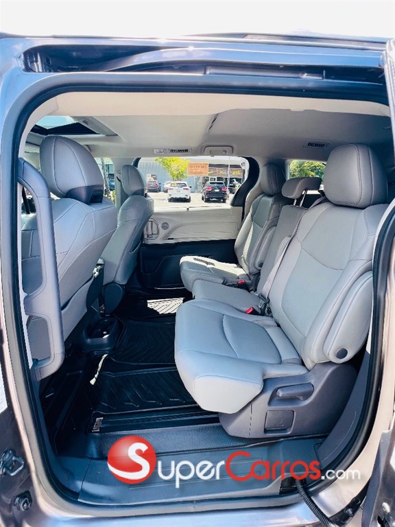 2021 Toyota Sienna XLE — foto 12 / 12