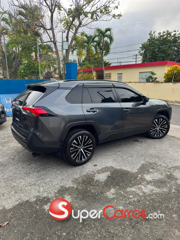 2021 Toyota RAV4 LE PLUS — foto 9 / 12