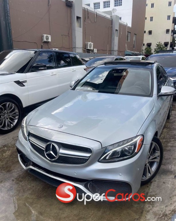 2017 Mercedes-Benz Clase C 300 4 Matic — foto 2 / 9