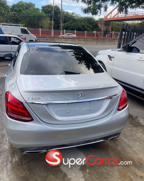 2017 Mercedes-Benz Clase C 300 4 Matic — foto 4 / 9