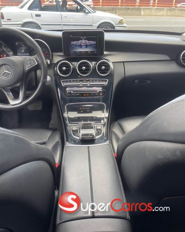 2017 Mercedes-Benz Clase C 300 4 Matic — foto 7 / 9