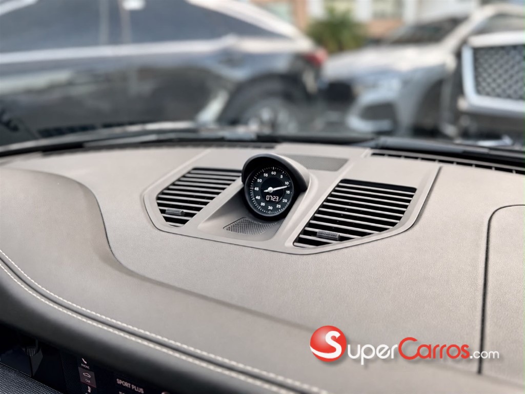 2021 Porsche 911 Carrera — foto 10 / 12