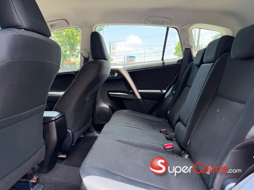 2015 Toyota RAV4 LE — foto 8 / 12