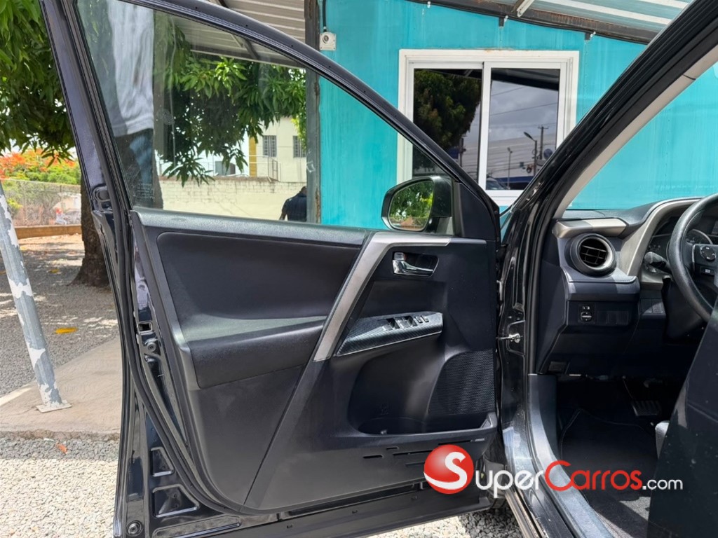 2015 Toyota RAV4 LE — foto 11 / 12