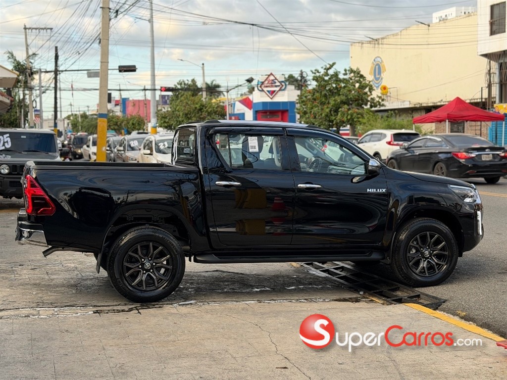 2021 Toyota Hilux SRV — foto 8 / 12