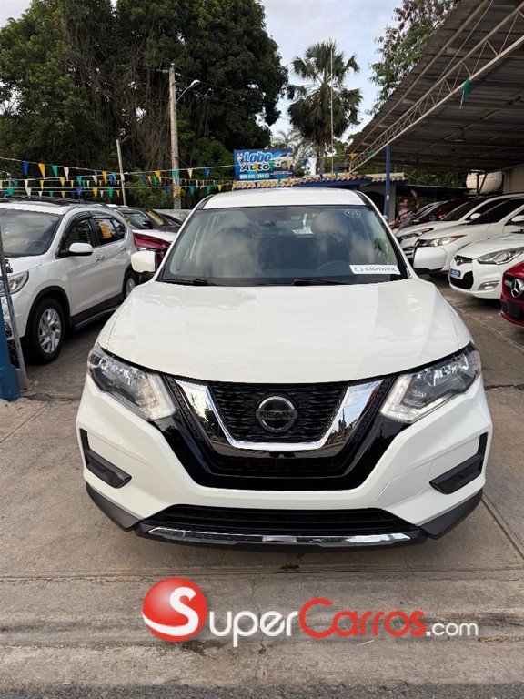 2020 Nissan Rogue SV — foto 2 / 12