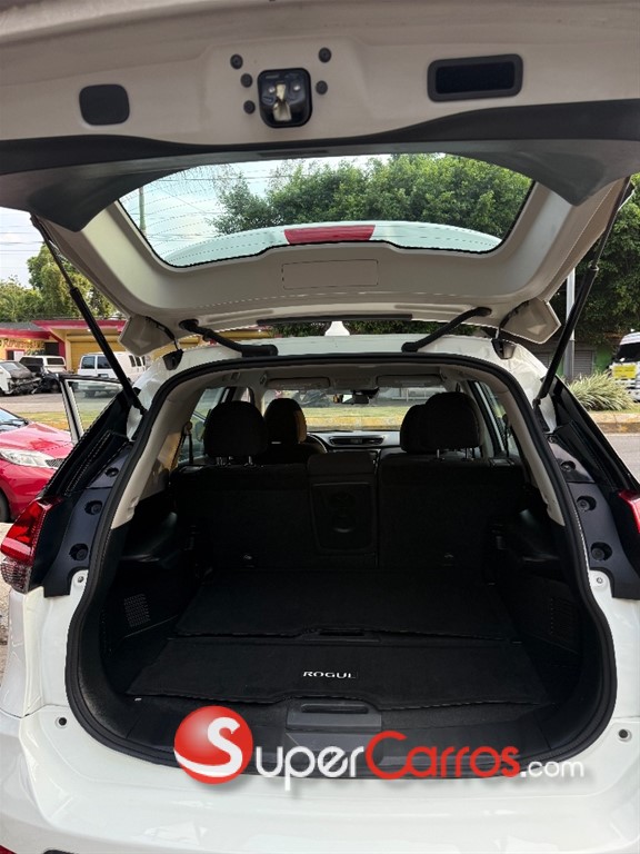 2020 Nissan Rogue SV — foto 11 / 12
