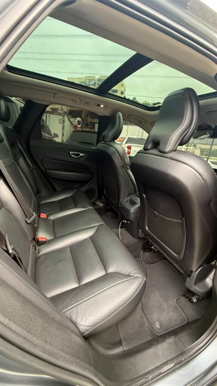 2019 Volvo XC60 Momentum T5 — foto 2 / 11