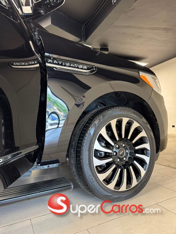 2022 Lincoln Navigator Black Label — foto 8 / 12