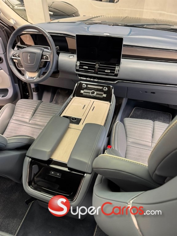 2022 Lincoln Navigator Black Label — foto 9 / 12