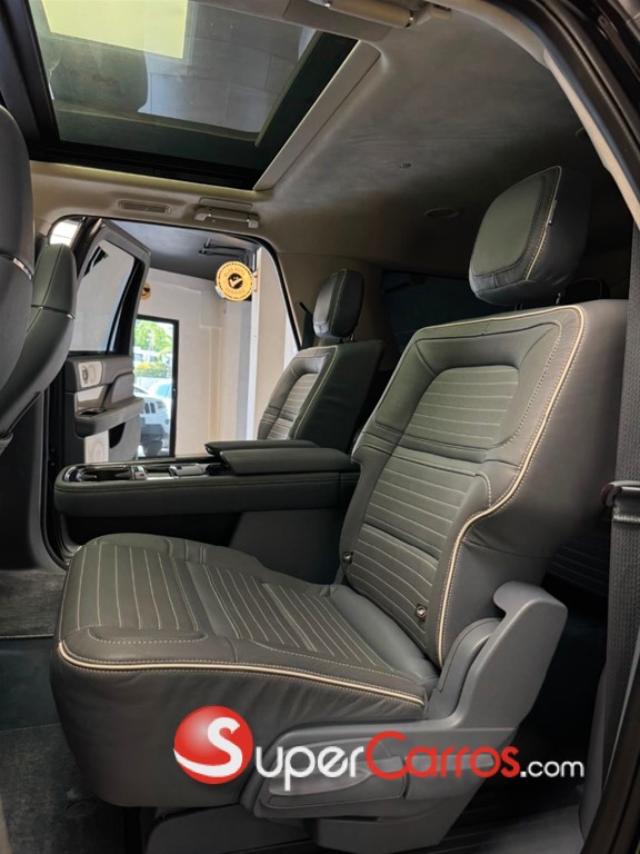 2022 Lincoln Navigator Black Label — foto 10 / 12