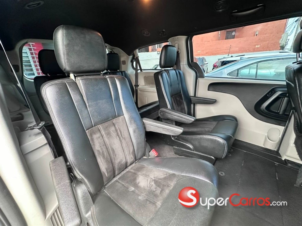 2017 Dodge Caravan SXT — foto 6 / 7