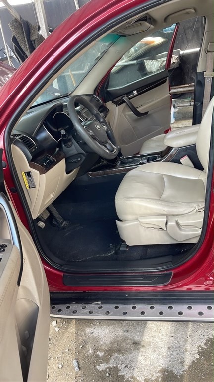 2014 Kia Sorento — foto 9 / 12