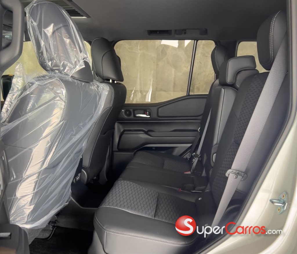 2027 Toyota Land Cruiser Prado Adventure — foto 7 / 11