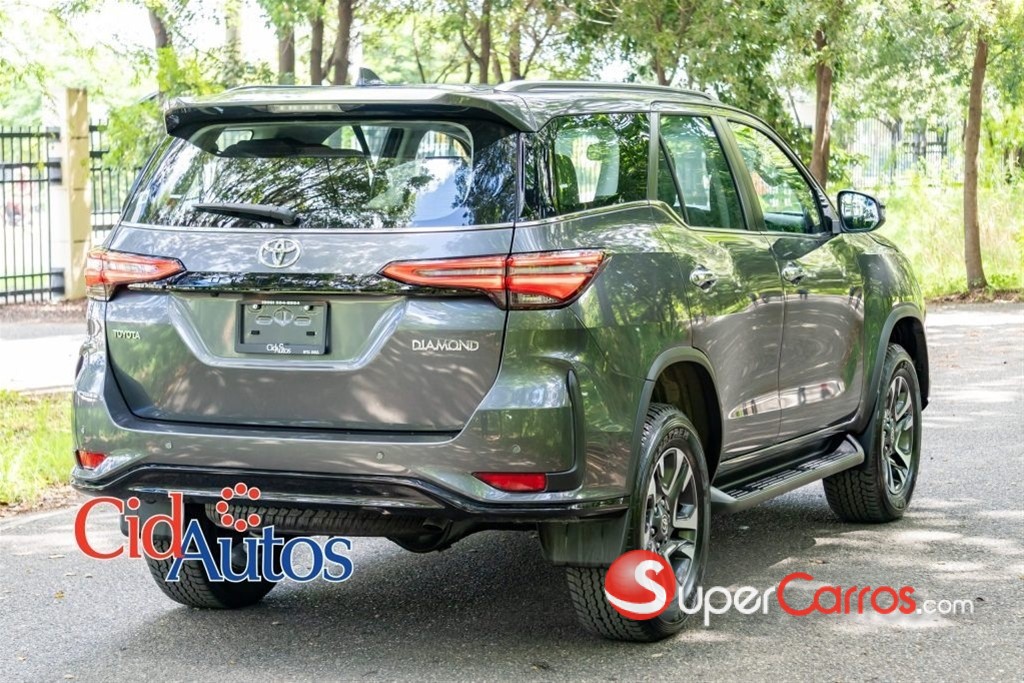 2027 Toyota Fortuner DIAMOND — foto 3 / 11