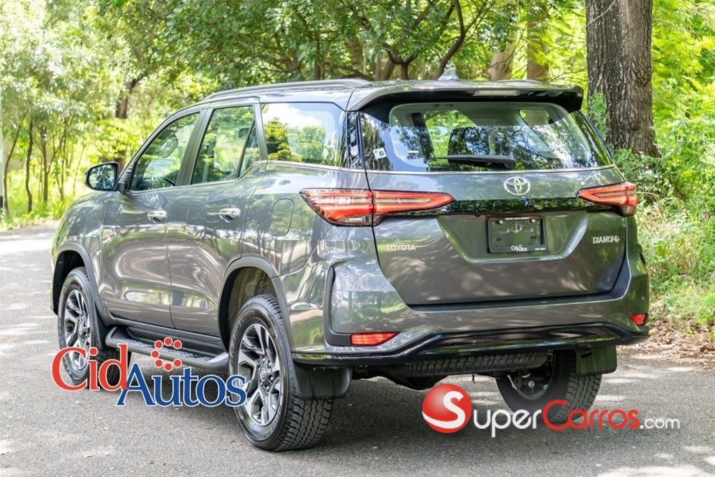 2027 Toyota Fortuner DIAMOND — foto 4 / 11