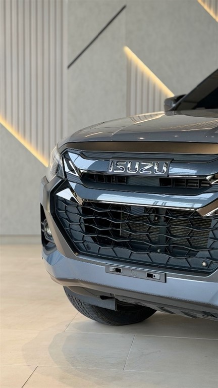 2025 Isuzu DMAX — foto 2 / 12