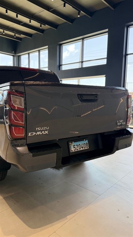 2025 Isuzu DMAX — foto 8 / 12