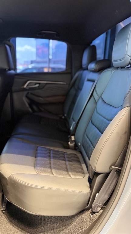 2025 Isuzu DMAX — foto 10 / 12