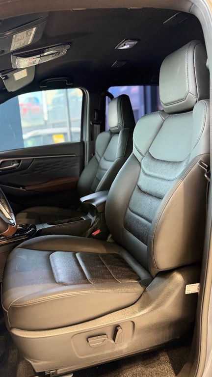 2025 Isuzu DMAX — foto 11 / 12