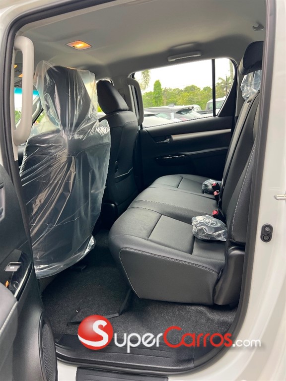 2026 Toyota Hilux SRV — foto 8 / 10