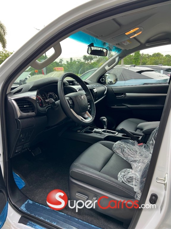 2026 Toyota Hilux SRV — foto 9 / 10