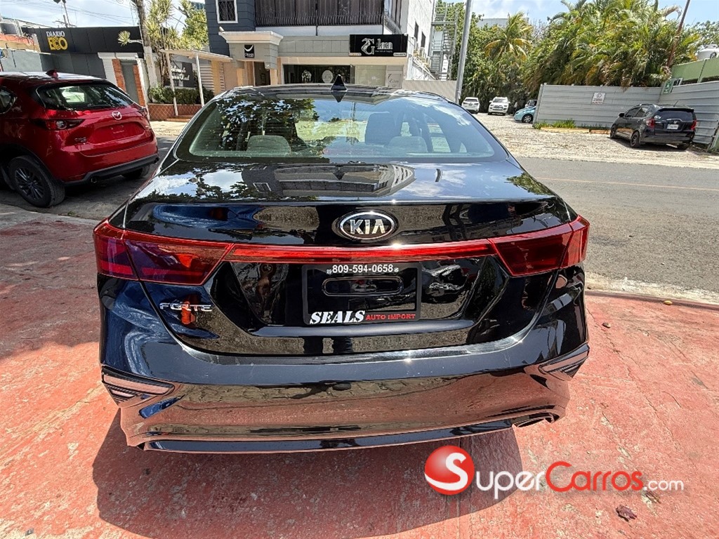 2021 Kia Forte LXS — foto 6 / 12