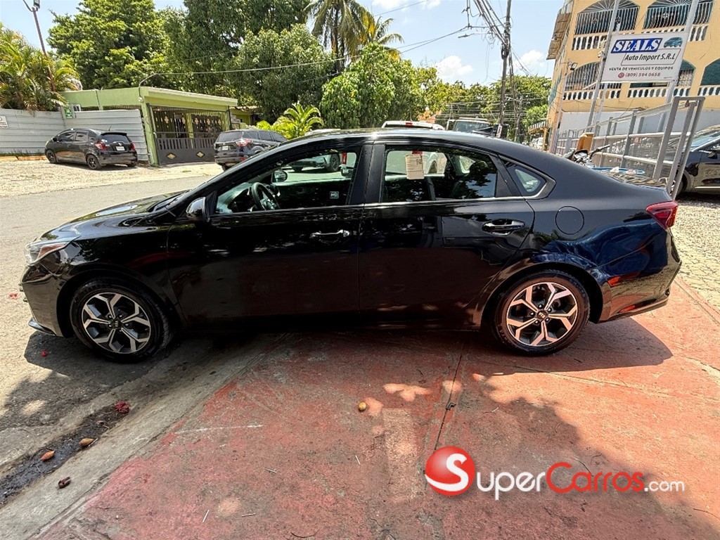 2021 Kia Forte LXS — foto 8 / 12