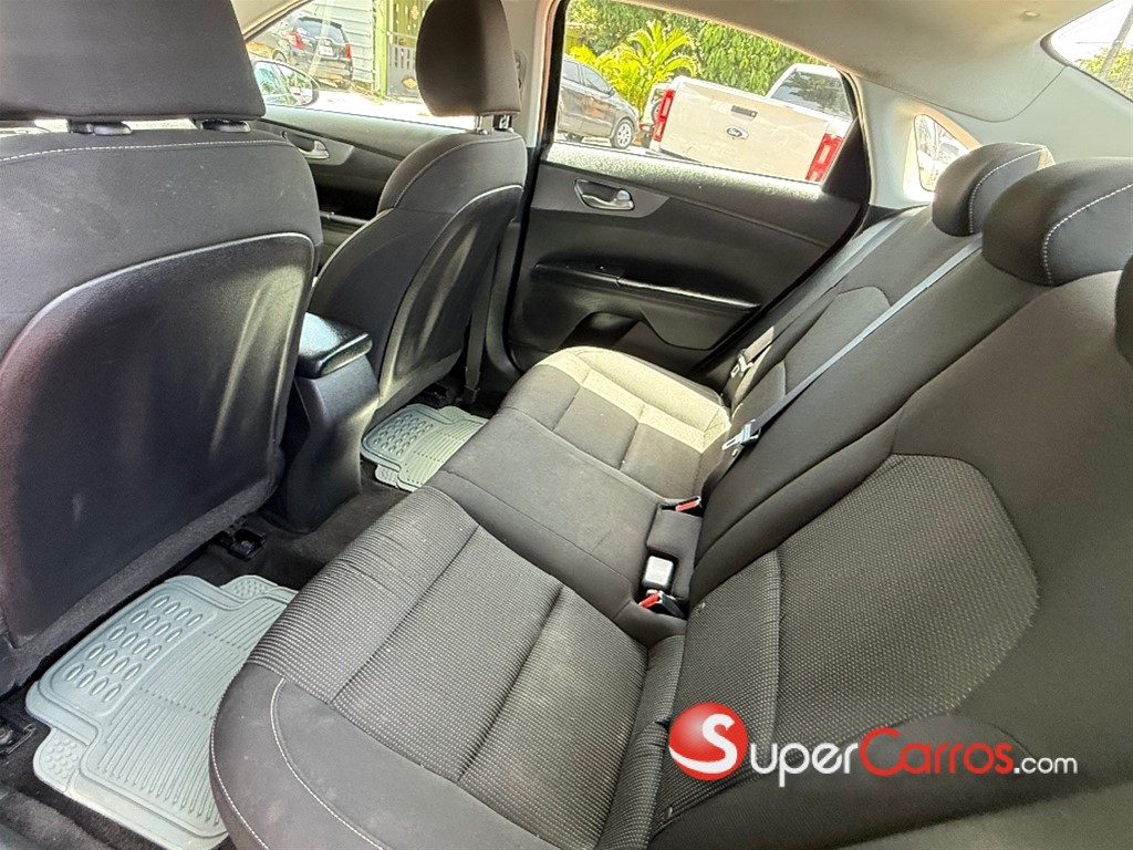 2021 Kia Forte LXS — foto 10 / 12