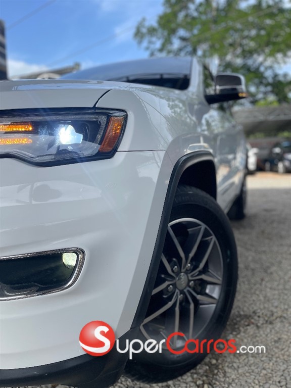 2017 Jeep Grand Cherokee Laredo 4x4 — foto 4 / 12