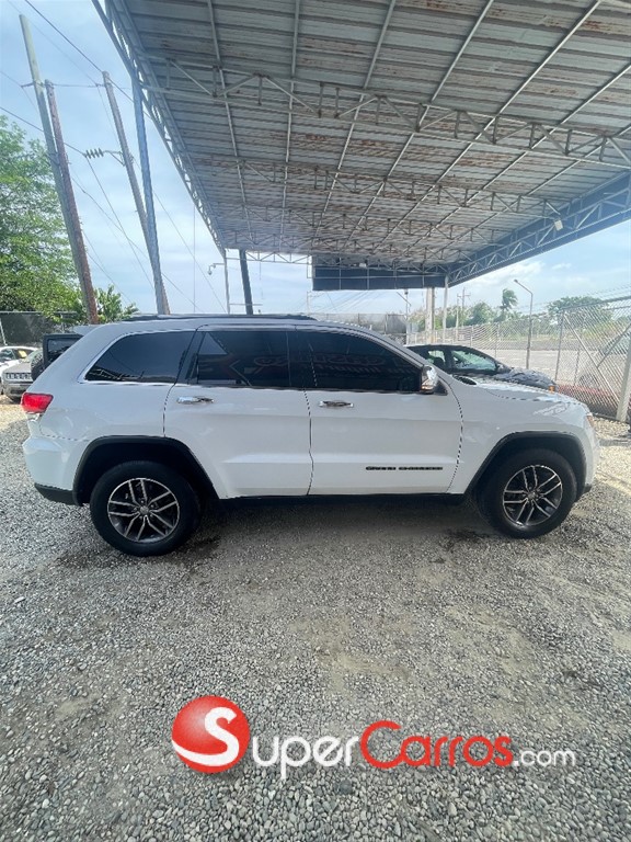 2017 Jeep Grand Cherokee Laredo 4x4 — foto 8 / 12