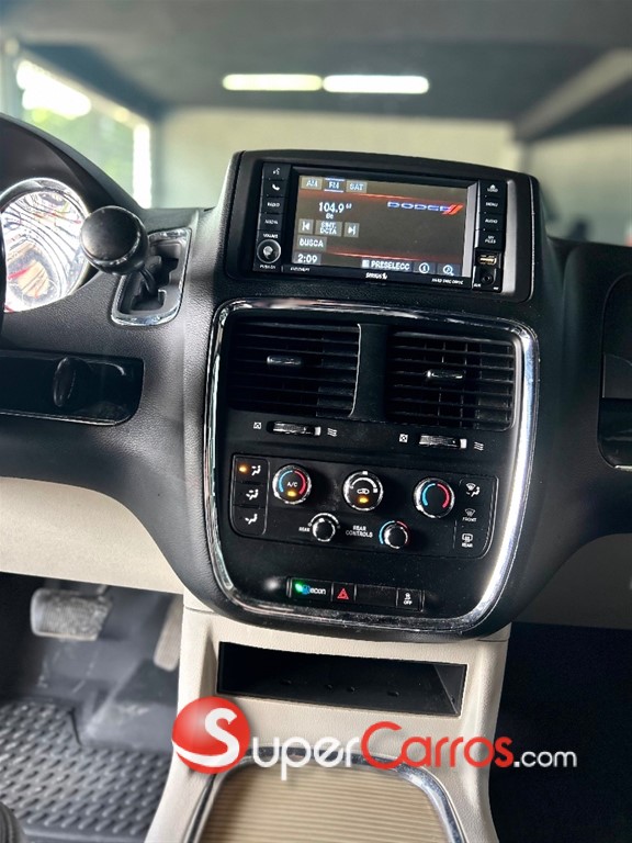 2018 Dodge Caravan SXT — foto 8 / 12