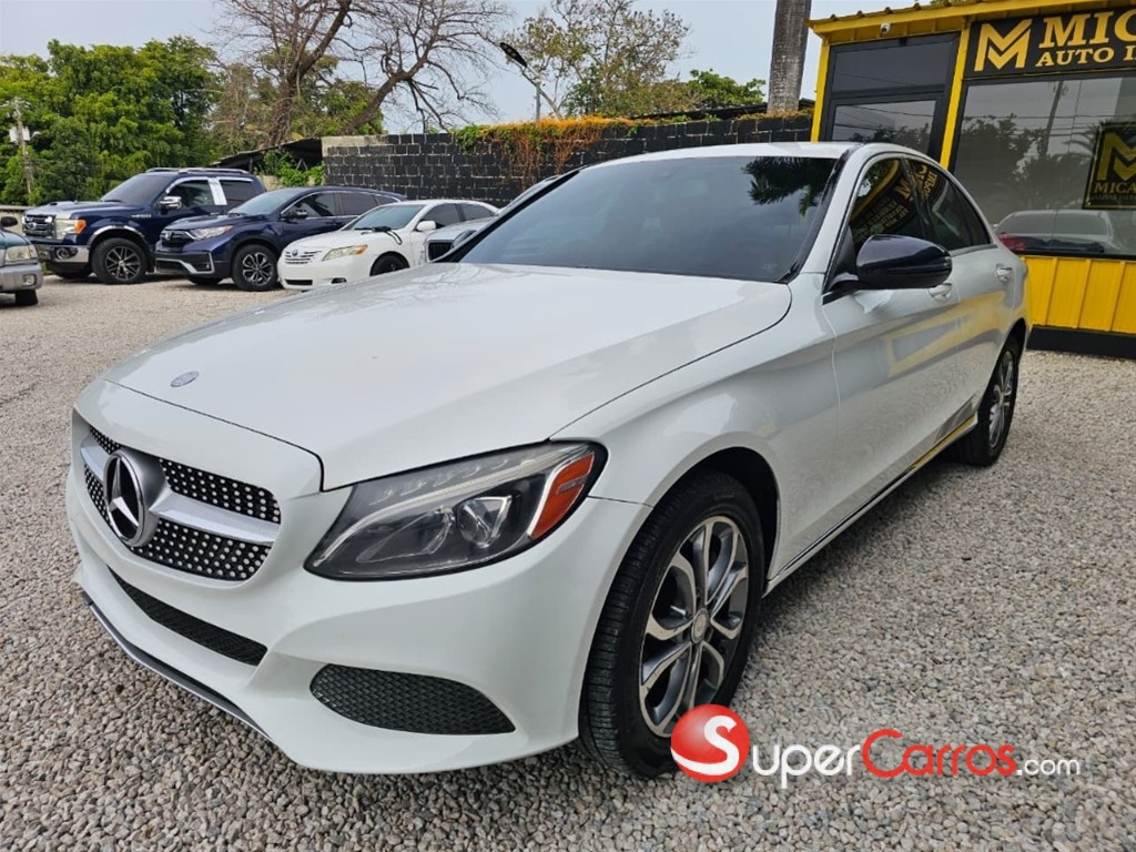 2015 Mercedes-Benz Clase C 300 4 Matic — foto 1 / 8