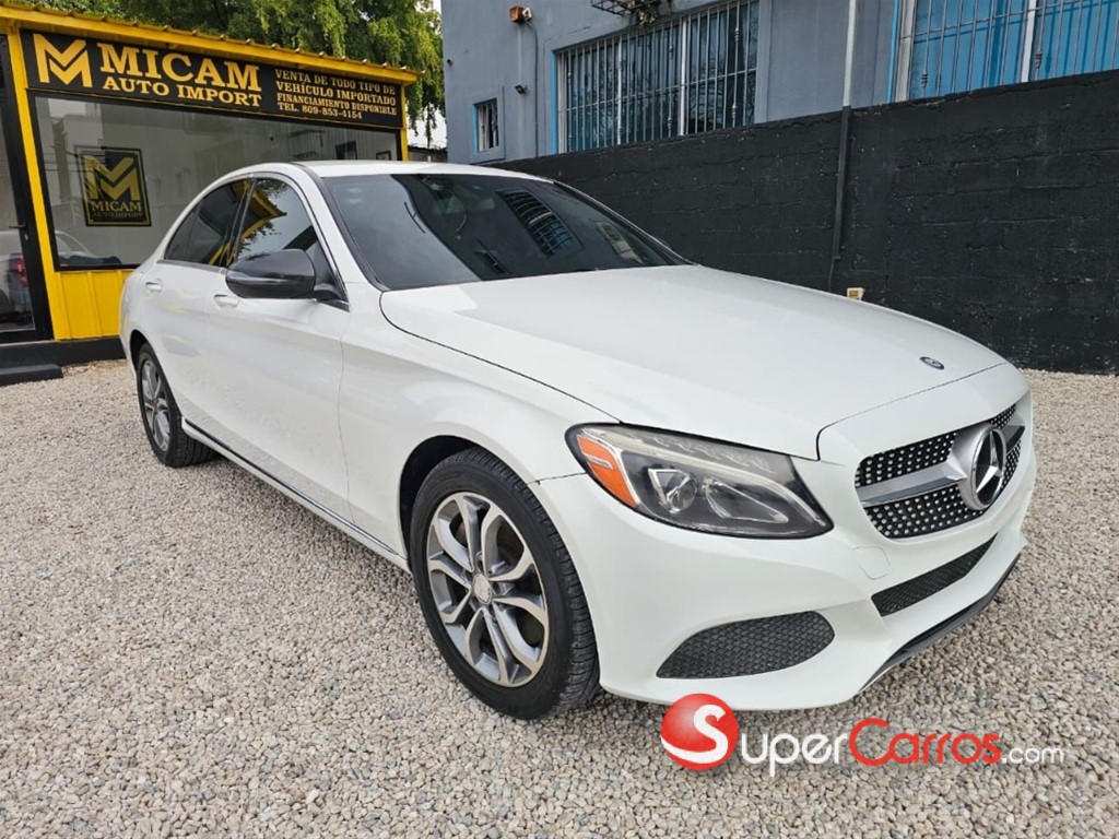 2015 Mercedes-Benz Clase C 300 4 Matic — foto 3 / 8