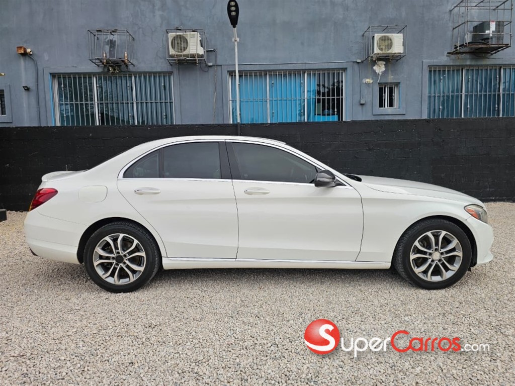2015 Mercedes-Benz Clase C 300 4 Matic — foto 5 / 8