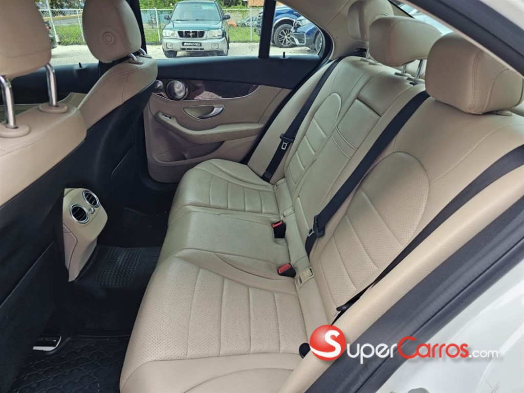 2015 Mercedes-Benz Clase C 300 4 Matic — foto 8 / 8