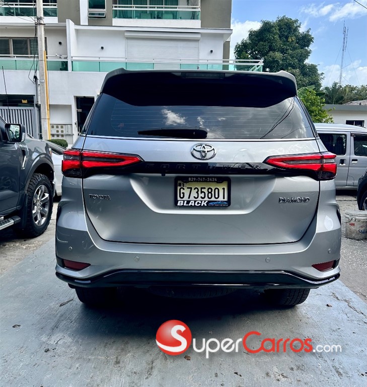 2024 Toyota Fortuner DIAMOND — foto 5 / 11