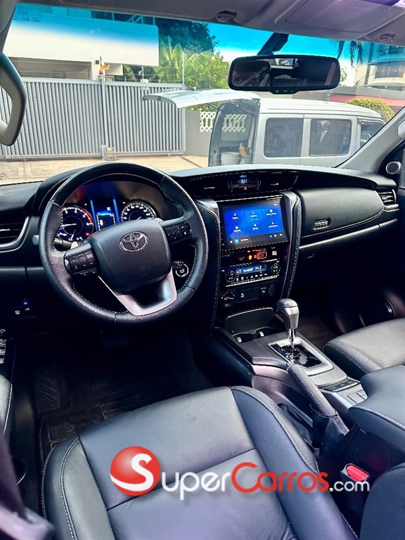 2024 Toyota Fortuner DIAMOND — foto 6 / 11