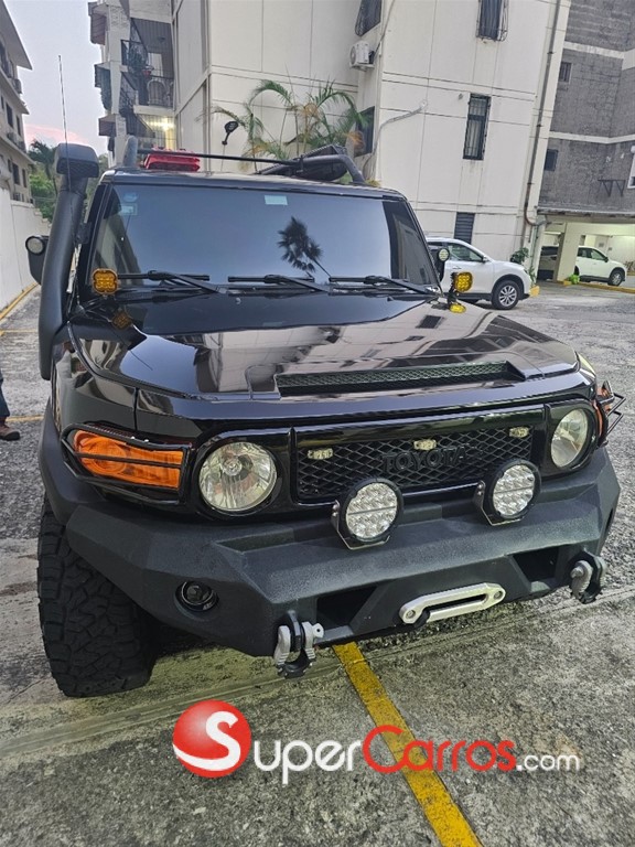 2013 Toyota FJ Cruiser — foto 1 / 11