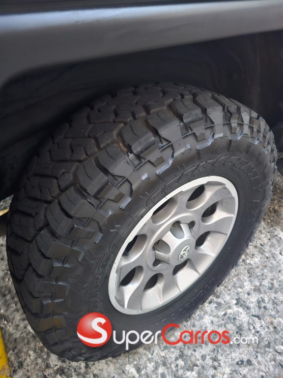 2013 Toyota FJ Cruiser — foto 4 / 11