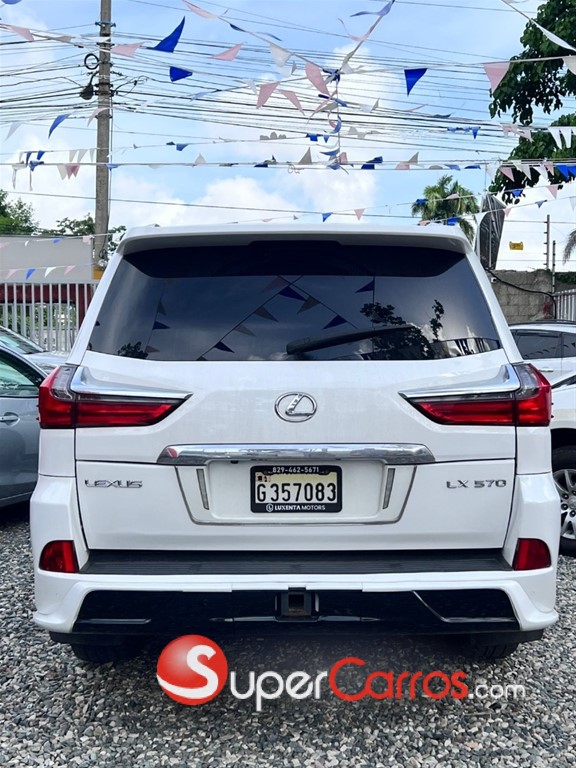 2017 Lexus LX 570 — foto 8 / 10