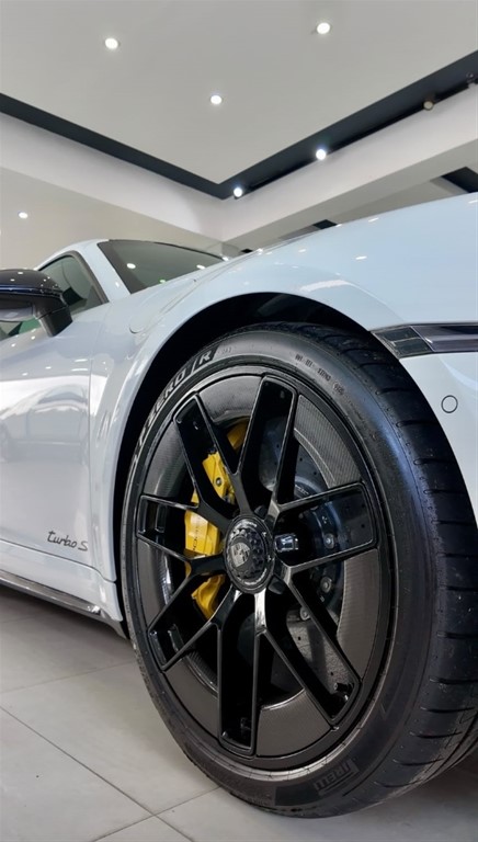 2025 Porsche 911 Turbo S — foto 2 / 11